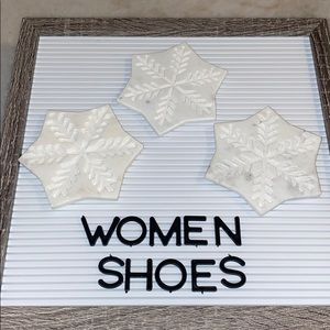 Women Shoes size is 8.5 to 10